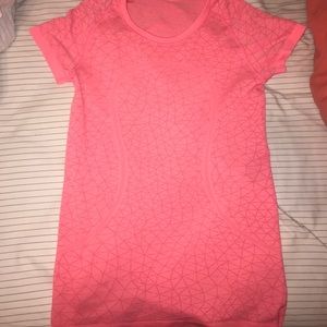 LULULEMON T SHIRT SIZE 10
